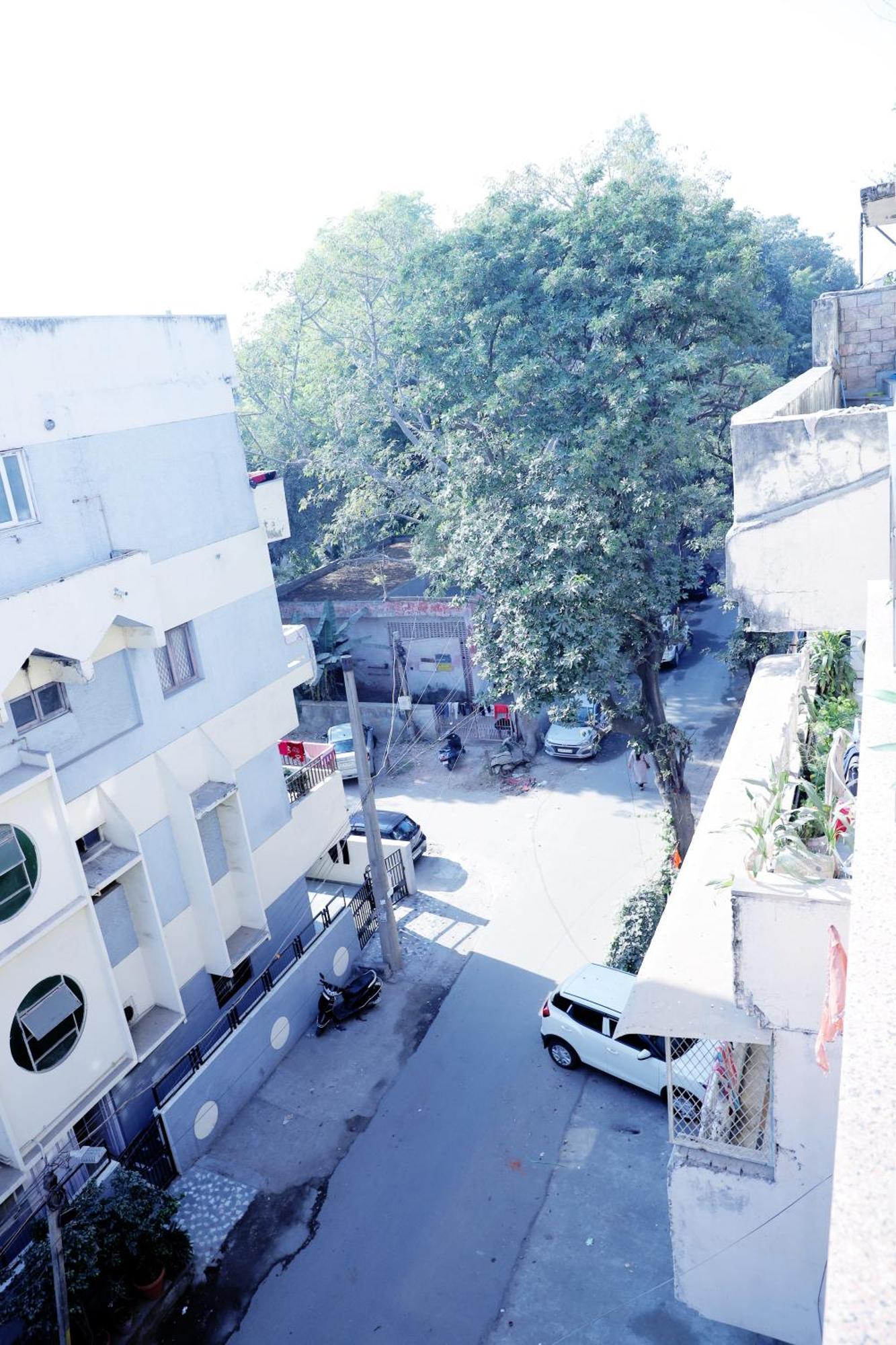 Fortune Service 3bhk,j-171 Saket New Delhi