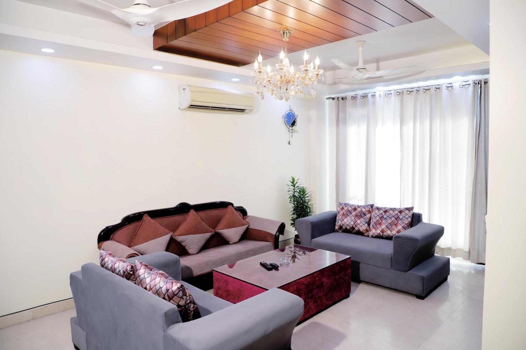 Fortune Service 3bhk,j-171 Saket * New Delhi