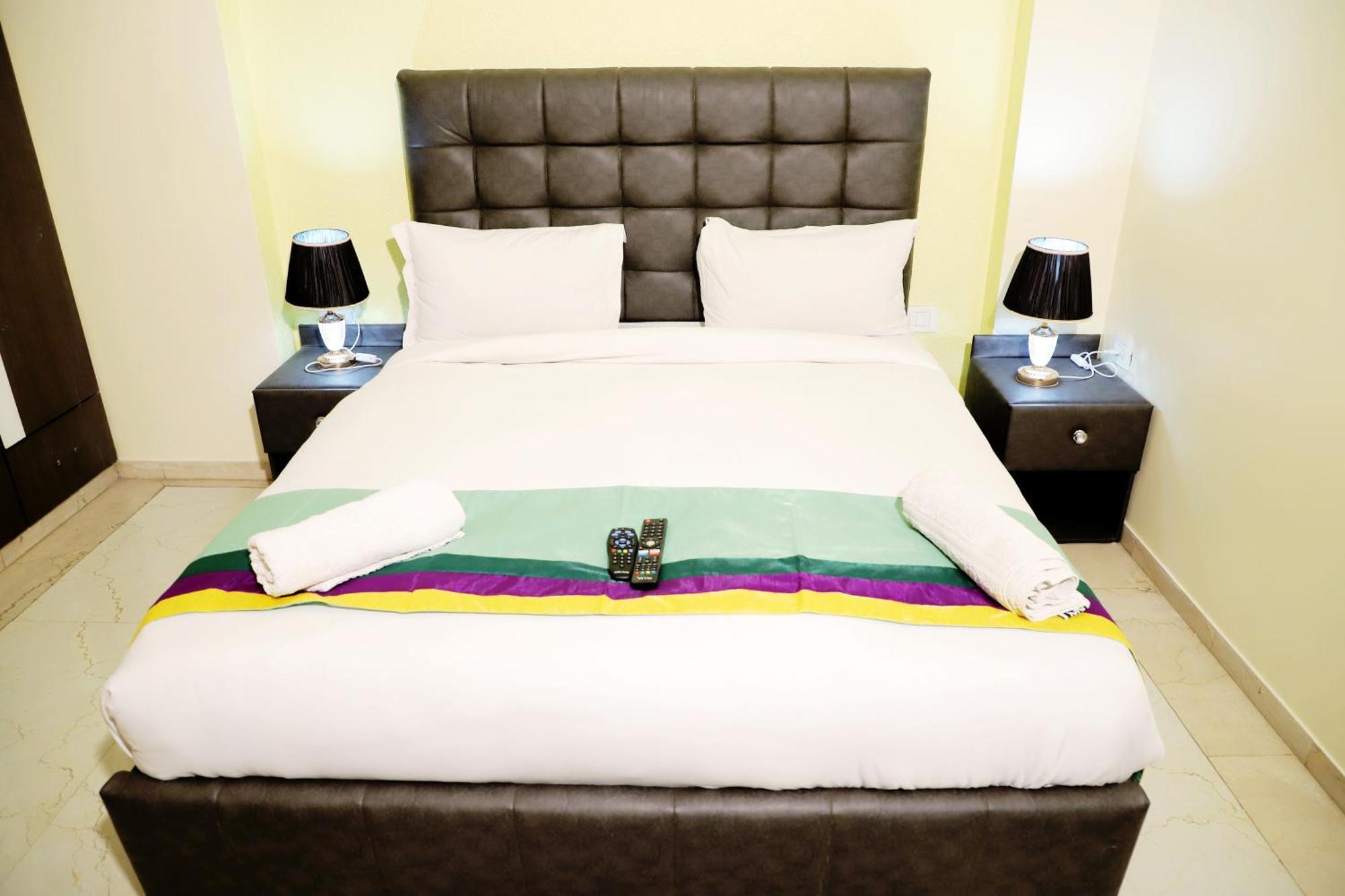 Fortune Service 3bhk,j-171 Saket Apartment
