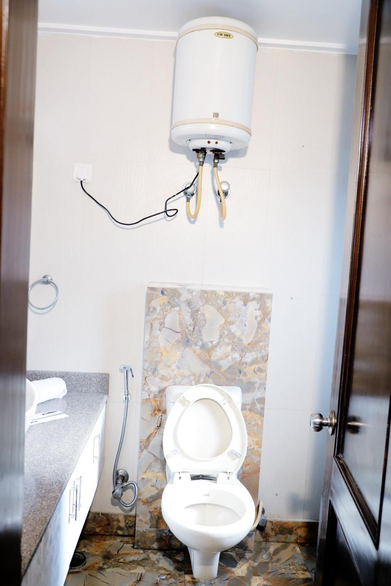 Apartment Fortune Service 3bhk,j-171 Saket *