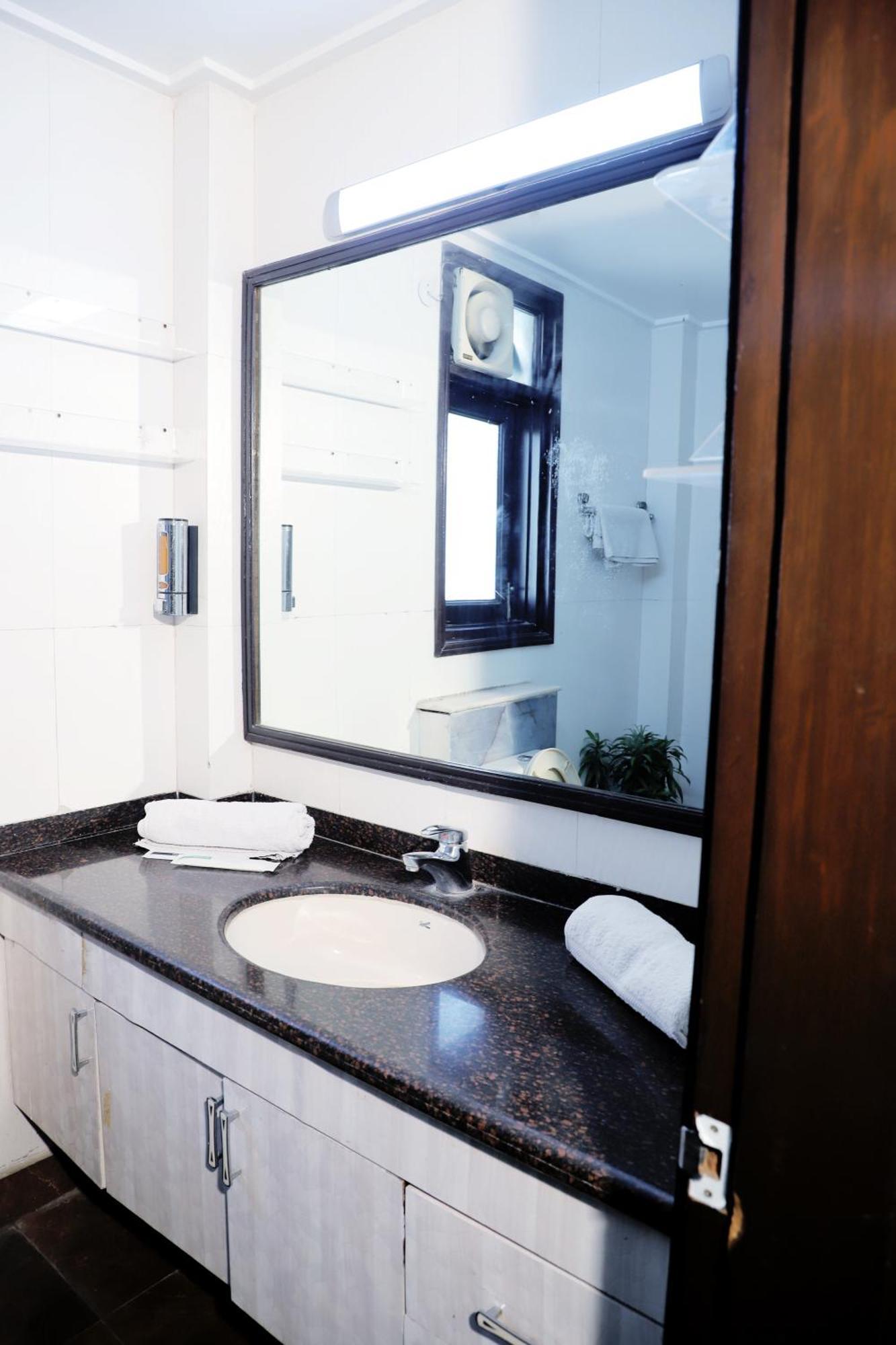 Fortune Service 3bhk,j-171 Saket New Delhi