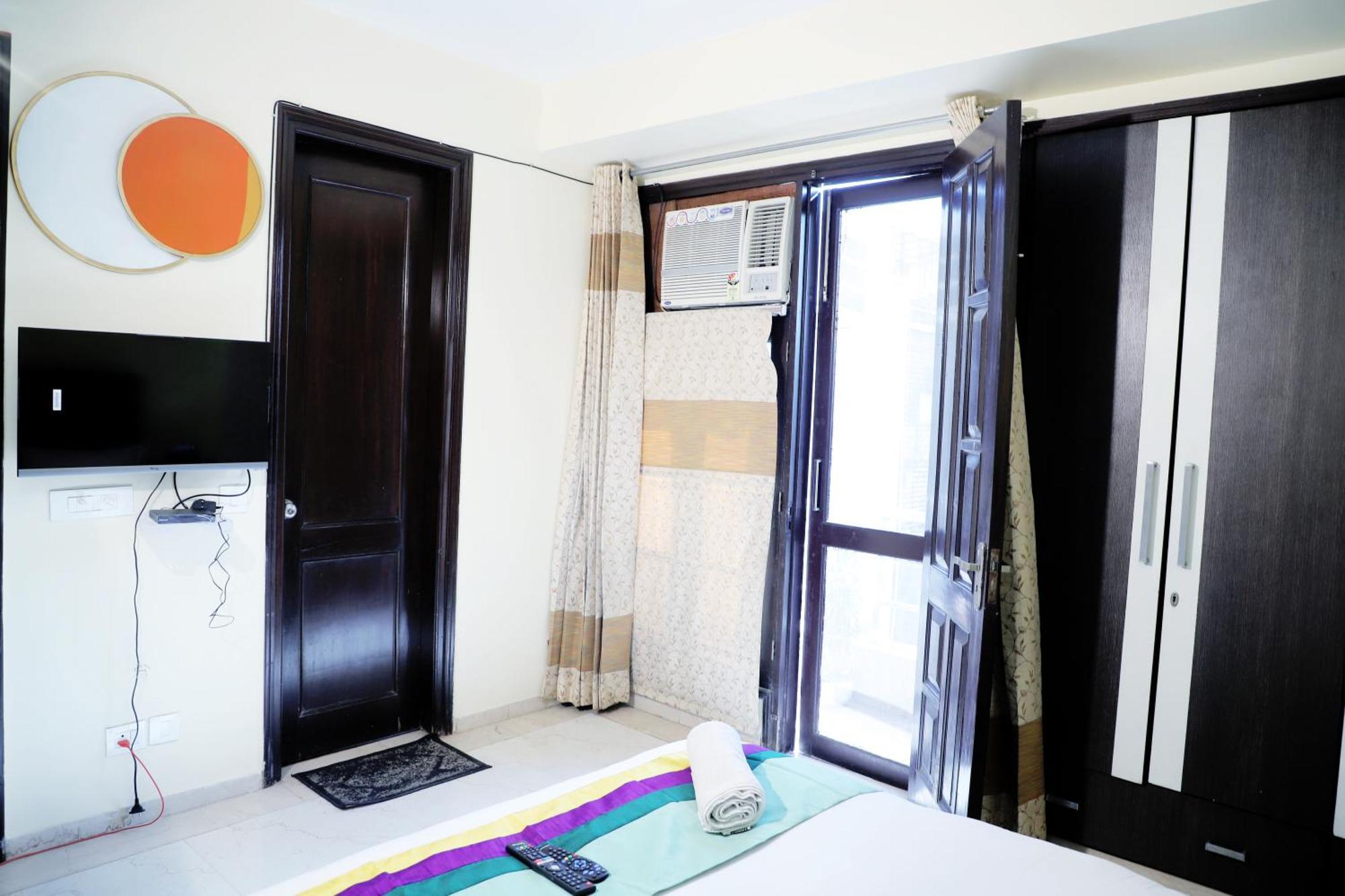 Fortune Service 3bhk,j-171 Saket * New Delhi