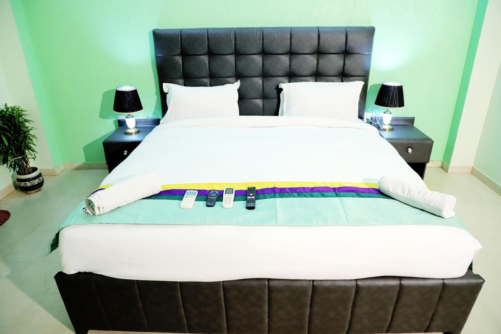 Fortune Service 3bhk,j-171 Saket Apartment *