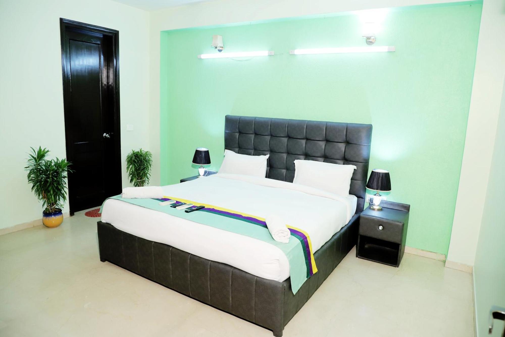 Fortune Service 3bhk,j-171 Saket Apartment *