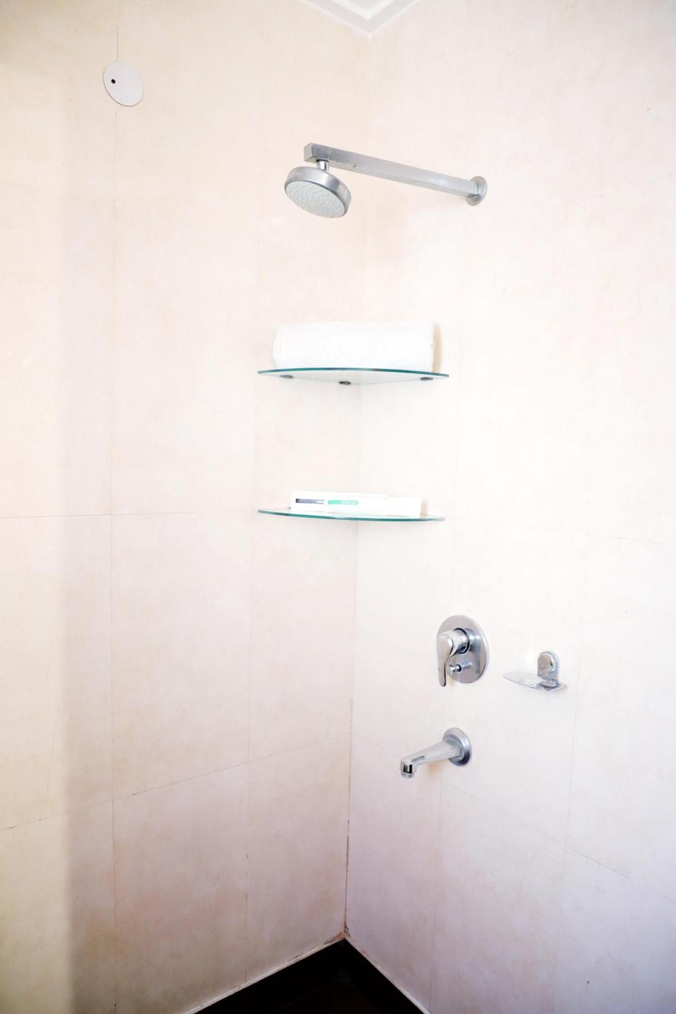 Fortune Service 3bhk,j-171 Saket * New Delhi