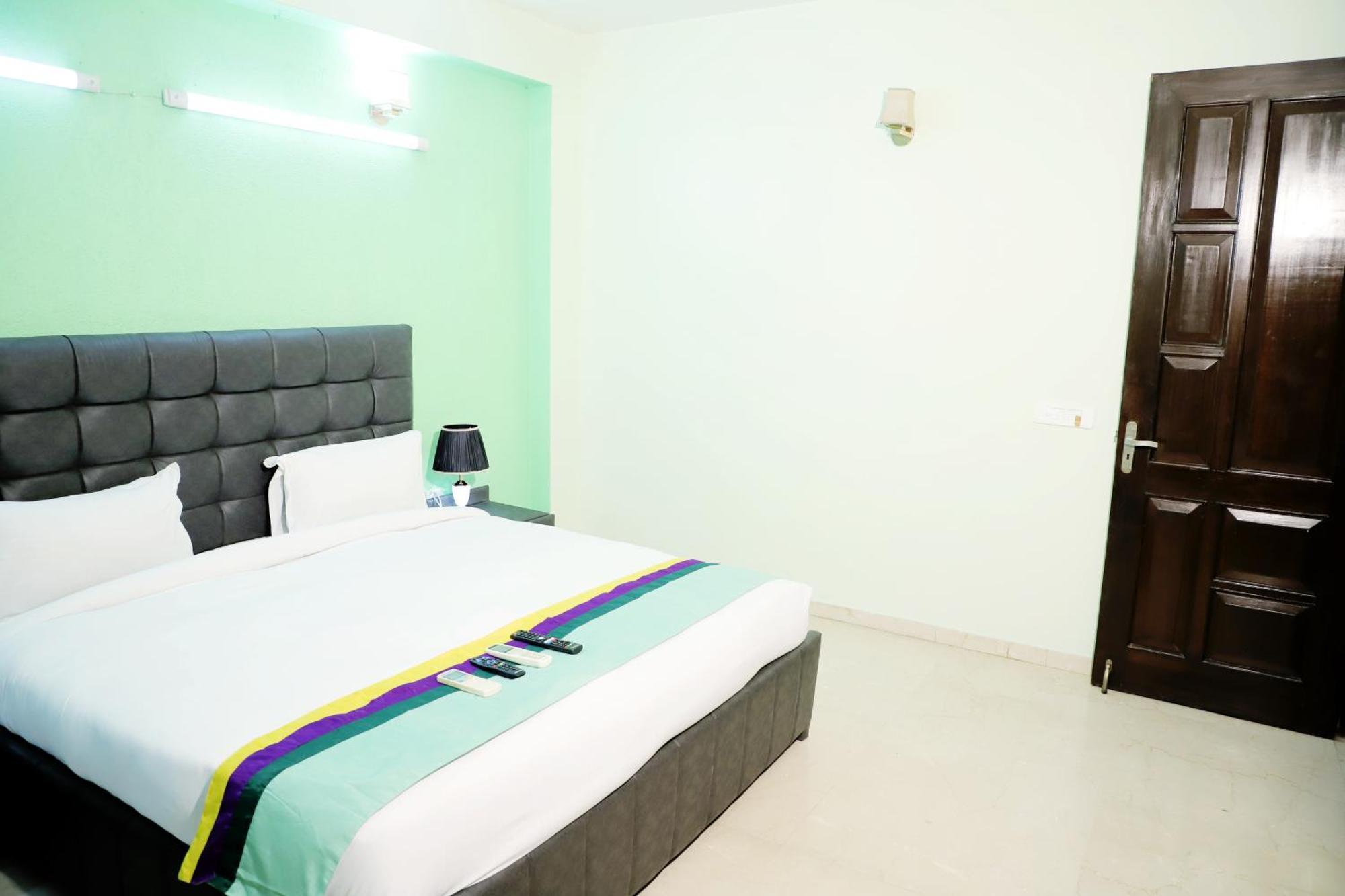 Fortune Service 3bhk,j-171 Saket Apartment