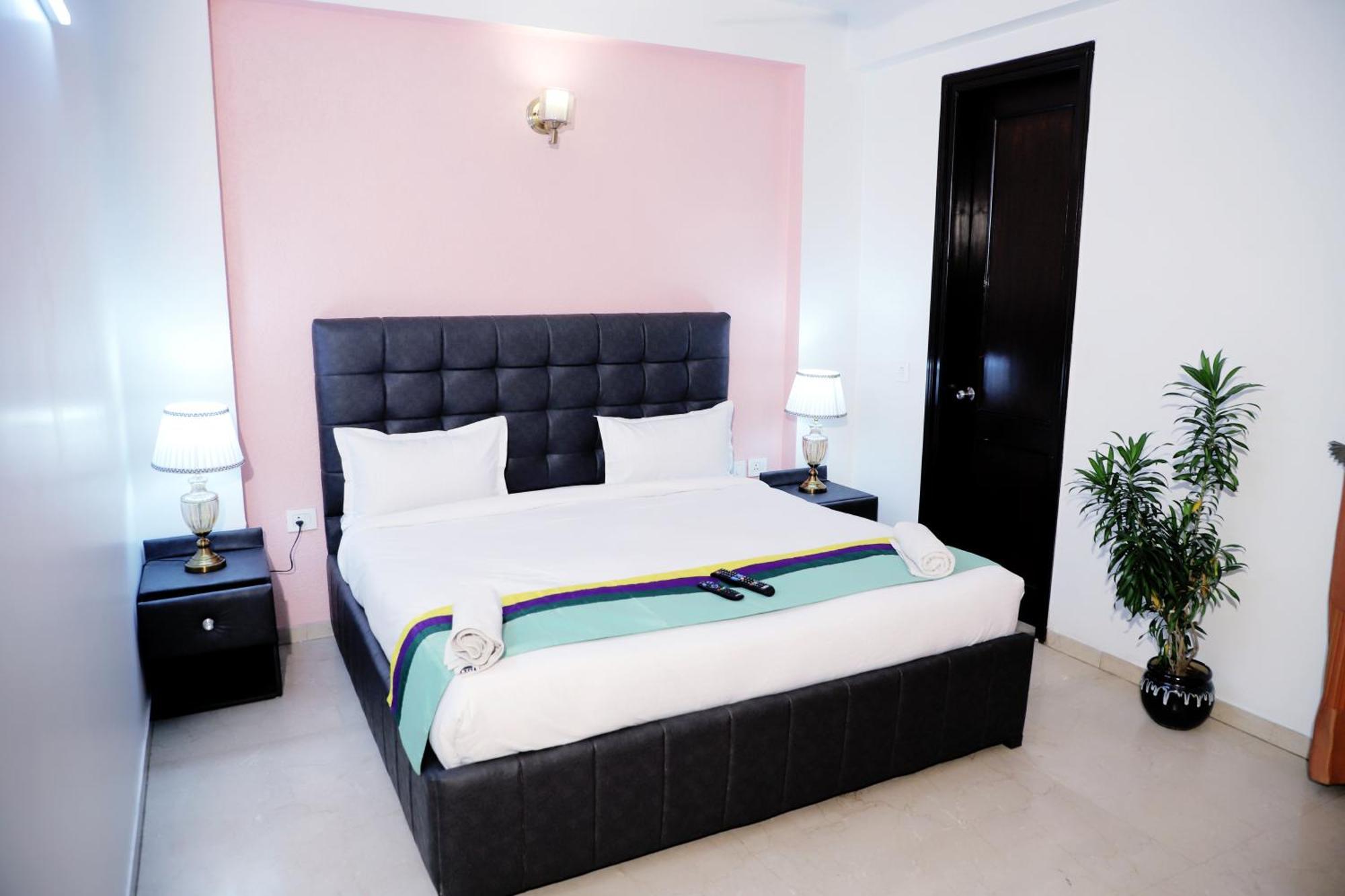 Apartment Fortune Service 3bhk,j-171 Saket