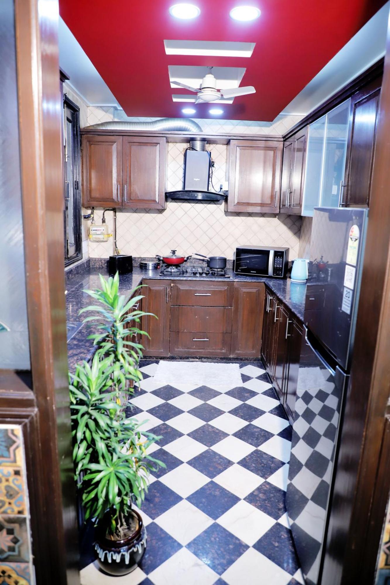 Fortune Service 3bhk,j-171 Saket * New Delhi