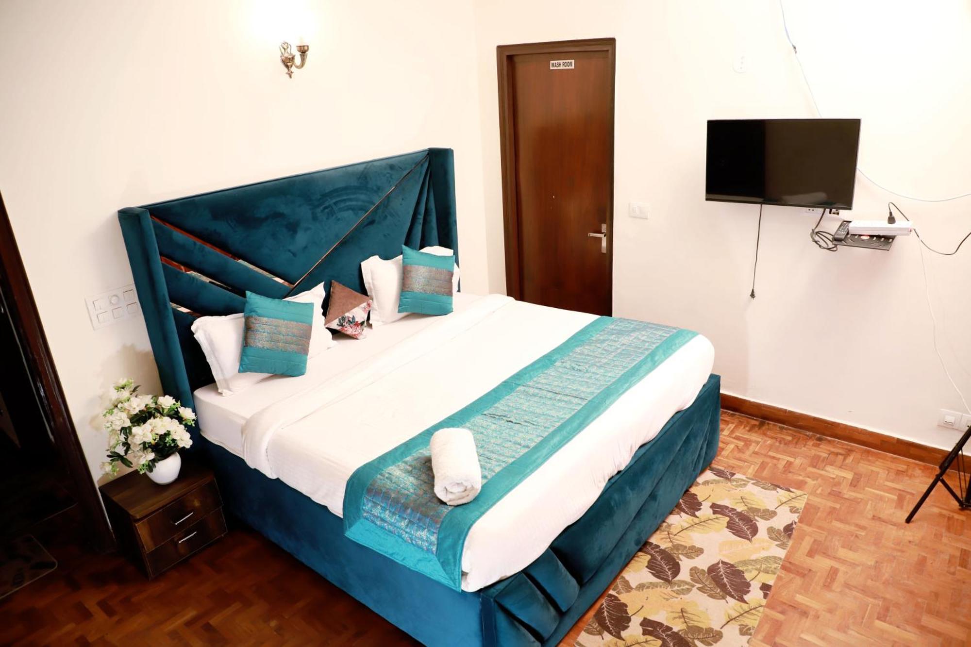 Apartment Fortune Service 3bhk,j-171 Saket New Delhi