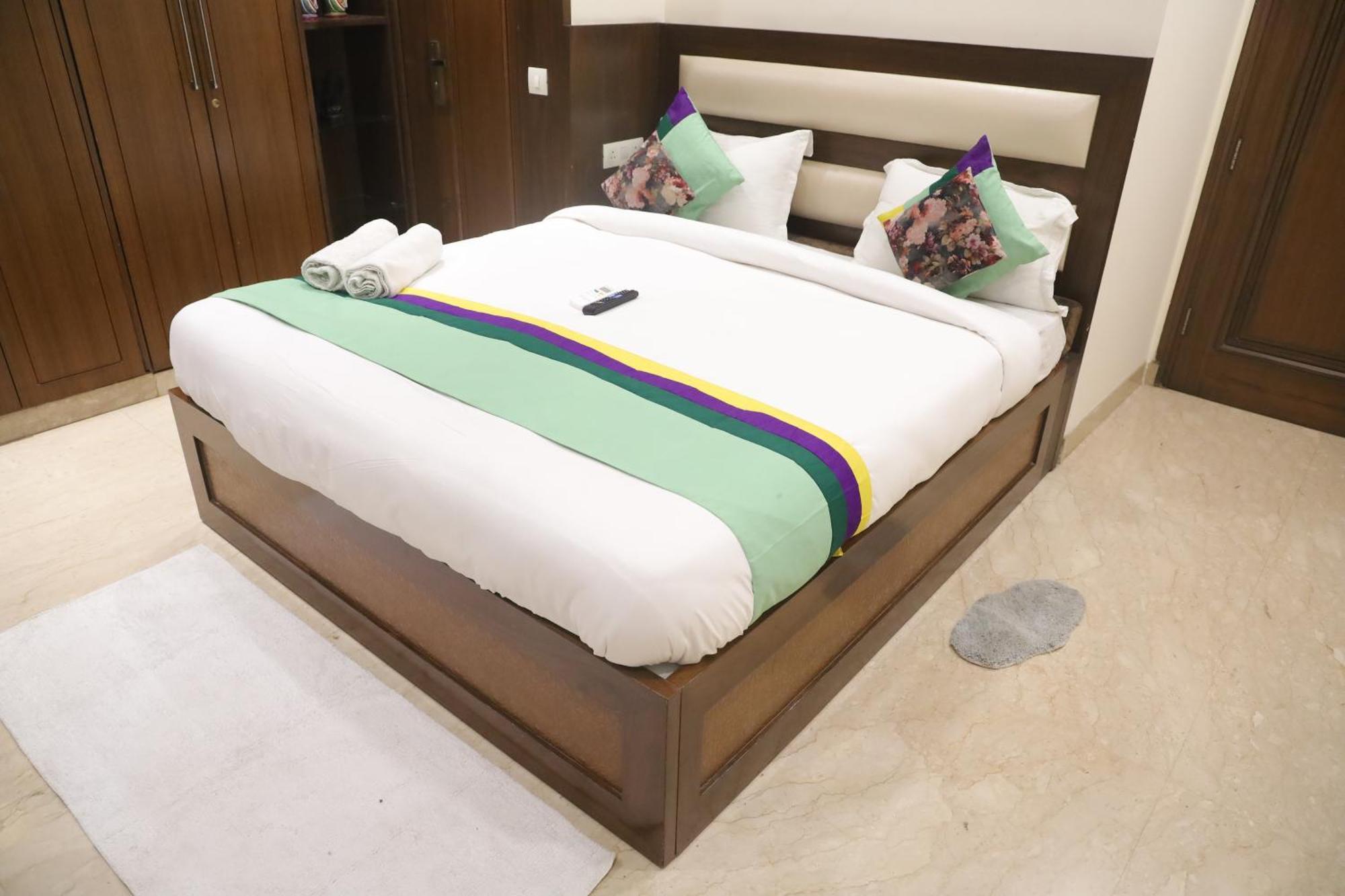 Fortune Service 3bhk,j-171 Saket Apartment *